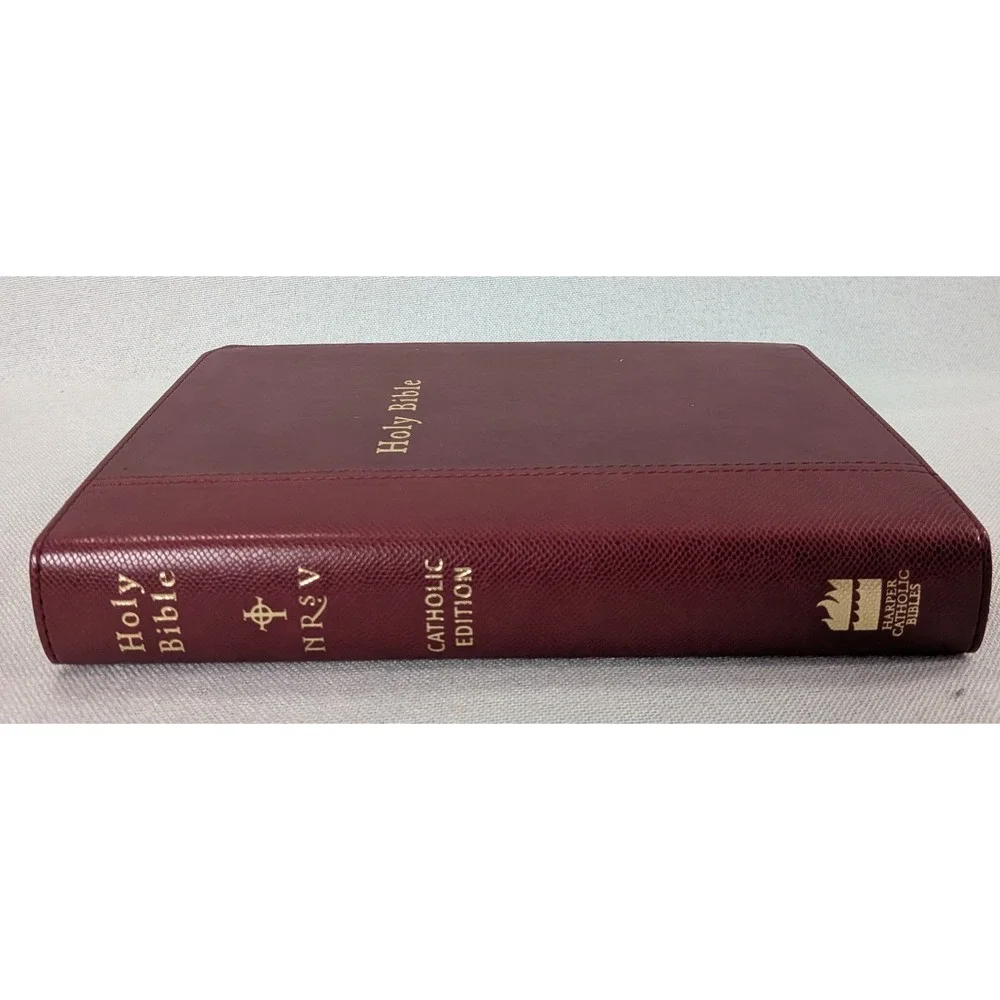 HarperCollins NRSV Catholic Gift Bible Unisex OS Burgundy  Gift Edition